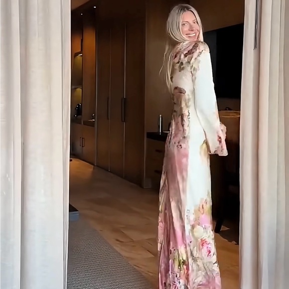 Elegant Floral Long Sleeve Dress - Picture 5 of 9